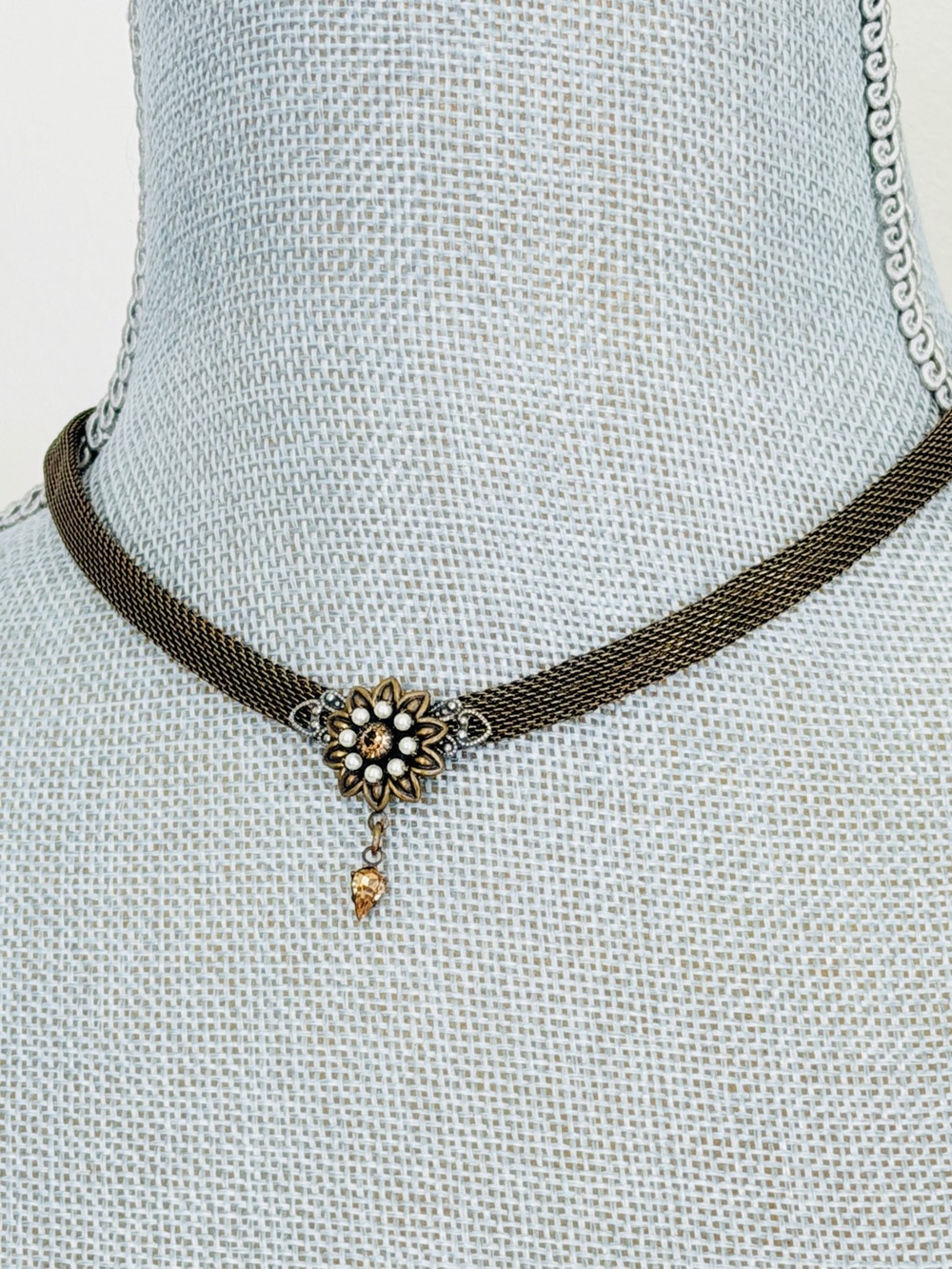 Y2K Clara Beau Bronze Mesh Chocker Necklace flower faux pearl accent teardrop